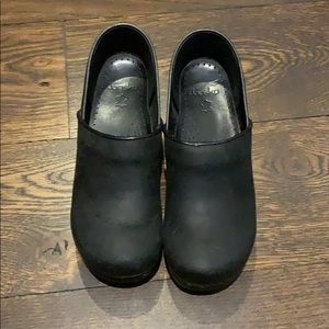 Black Danskos